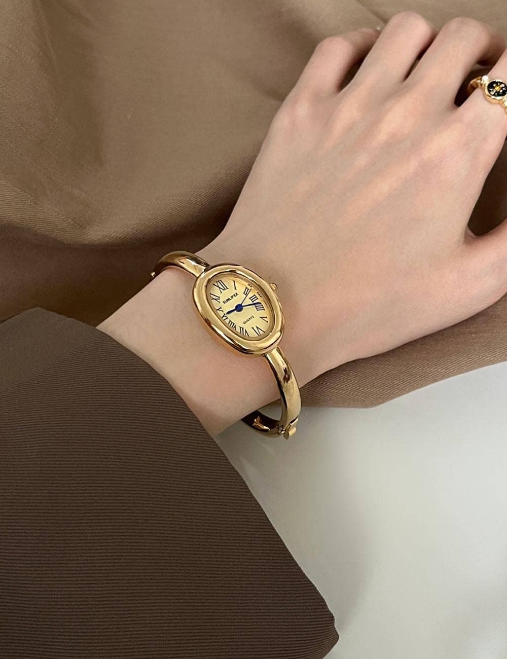 Leah Oval Dial Gold Quartz Wrist Watch