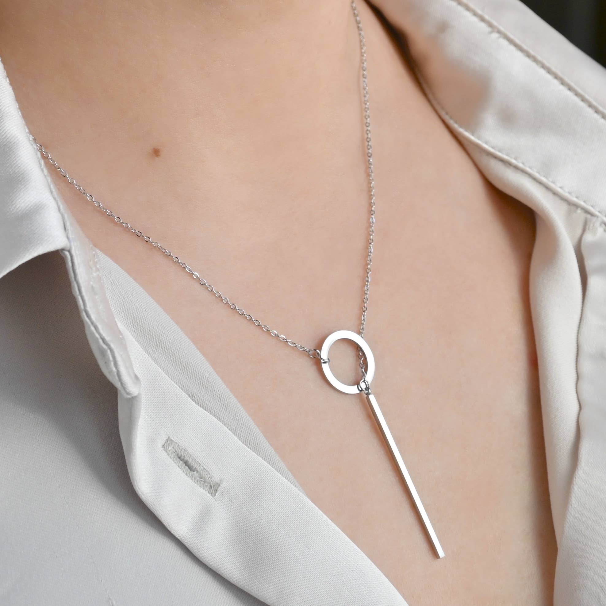 Oliver Lariat Necklace